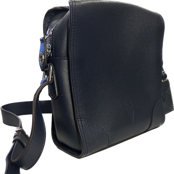 Louis Vuitton Nikolai Messenger - Picture 2 of 14